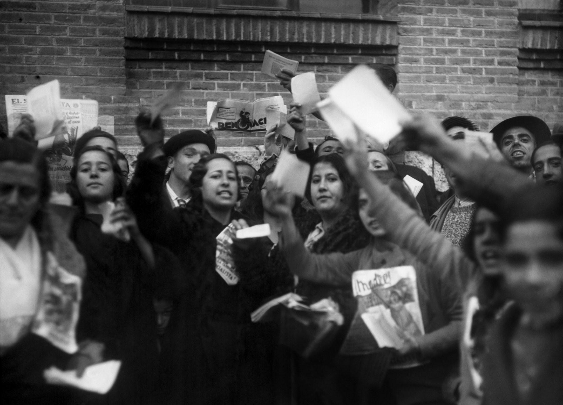Un grupo de mujeres de las Juventudes Socialistas durante las primeras elecciones generales en las que hubo voto femenino, en noviembre de 1933. EFE/jgb