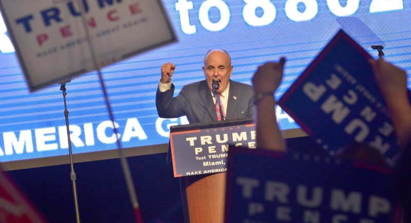 El exalcalde de Nueva York Rudy Giuliani, en un acto de campaña de Donald Trump para las elecciones de 2016. EFE/Giorgio Viera