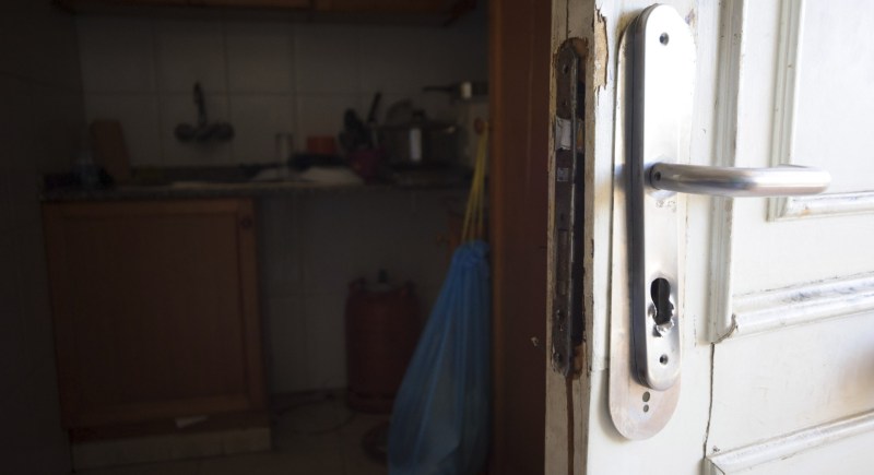 Piso realquilado a un trabajador en un edificio abandonado de Ibiza. EFE/Sergio G. Cañizares