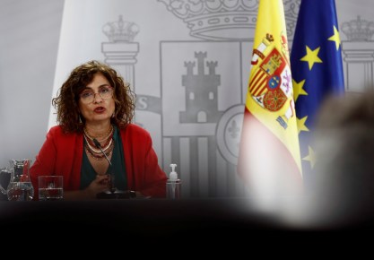 La ministra de Hacienda y portavoz del Gobierno, María Jesús Montero, durante la conferencia de prensa posterior a la reunión del Consejo de Ministros celebrada el 20 de octubre. EFE/ Mariscal
