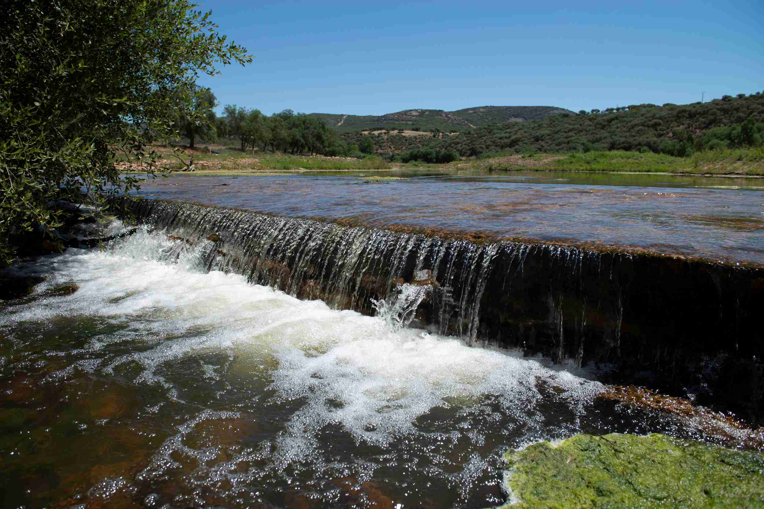 Barreras fluviales presas embalses sequía desertización