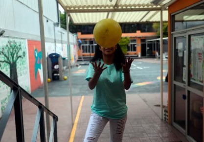 Una niña juega en un centro de acogida en Ciudad de México. EFE/Sáshenka Gutiérrez
