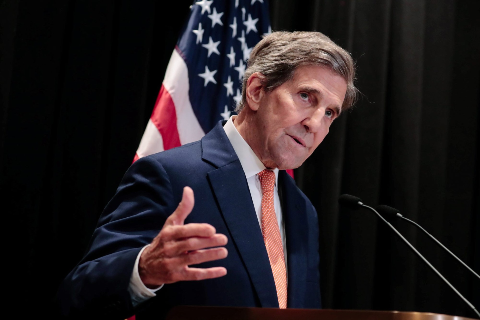 John Kerry sacrificar humanos