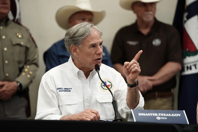 Greg Abbott Dios inundaciones Texas