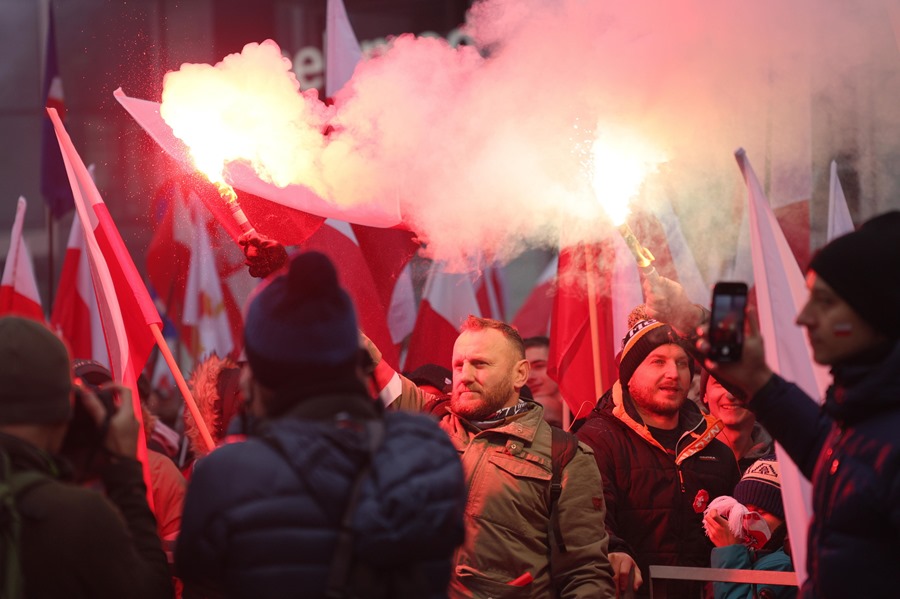 Imagen de ciudadanos polacos celebrando el aniversario del Día de la Independencia el 11 de noviembre de 2024