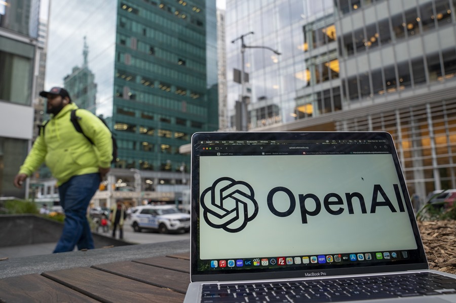 Ordenador con el logotipo de OpenAI, la empresa propietaria de ChatGPT, en Nueva York. EFE/Ángel Colmenares